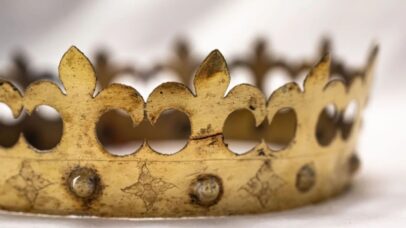 Exposição revela coroas e tesouros reais da Polônia e da Lituânia perdidos há quase um século