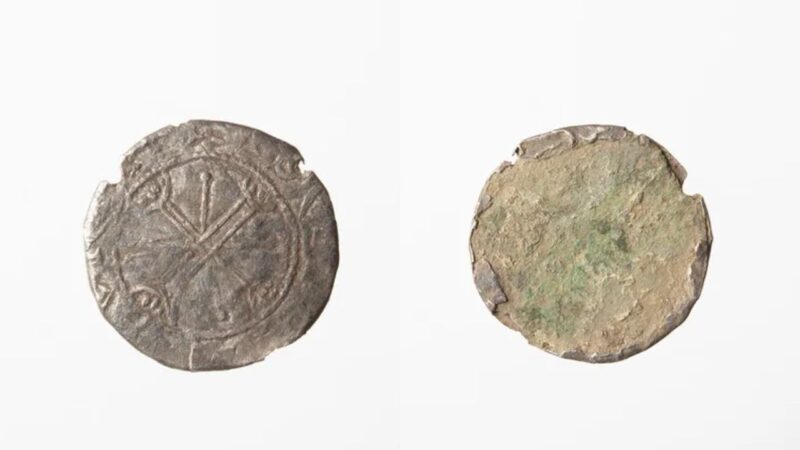 Por um engano, moeda viking de 900 anos vai para caixas de botões