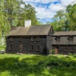 Propriedade de 1678 é restaurada e está disponível para moradia
