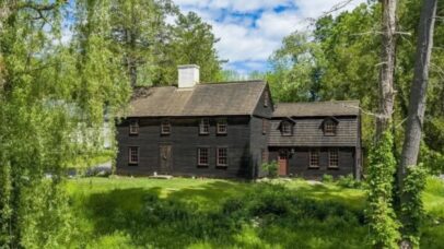 Propriedade de 1678 é restaurada e está disponível para moradia