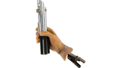 Sabre de luz de Luke Skywalker bate recorde em leilão