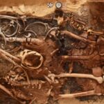Túmulos com línguas de ouro são descobertos em cidade antiga do Egito