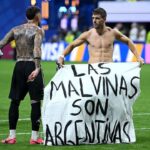 Jogadores argentinos provocam ingleses com faixa: ‘Malvinas são argentinas’