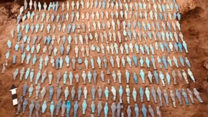 Mais de 500 estatuetas são encontradas em antiga necrópole egípcia