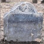 Rara lápide de ex-escravizado livre é descoberta em Boston, nos EUA