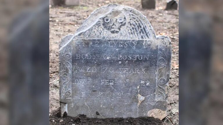 Rara lápide de ex-escravizado livre é descoberta em Boston, nos EUA