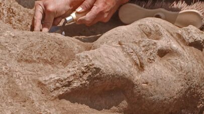 Como estátua de Ramsés II percorreu centenas de quilômetros pelo deserto?