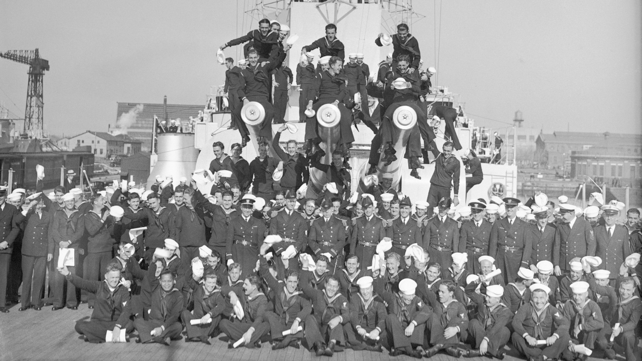 Cercados por tubarões durante quatro dias: os relatos dos sobreviventes do USS Indianapolis