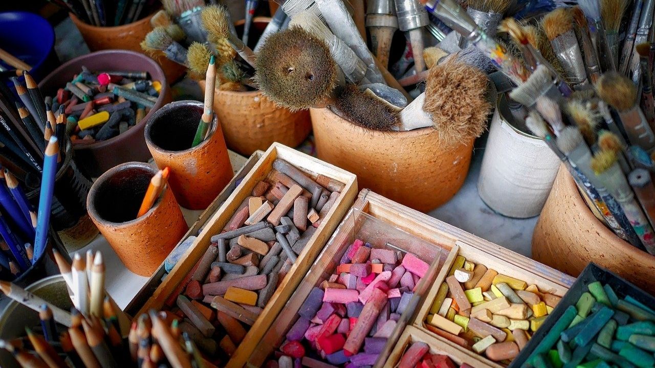 20 itens fundamentais para montar um ateliê dentro de casa