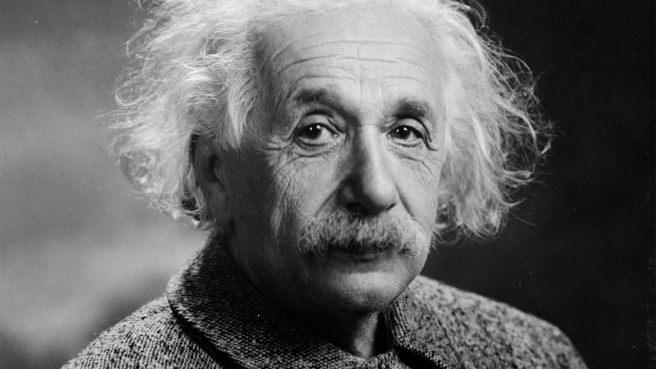 7 livros sobre Albert Einstein que você precisa conhecer