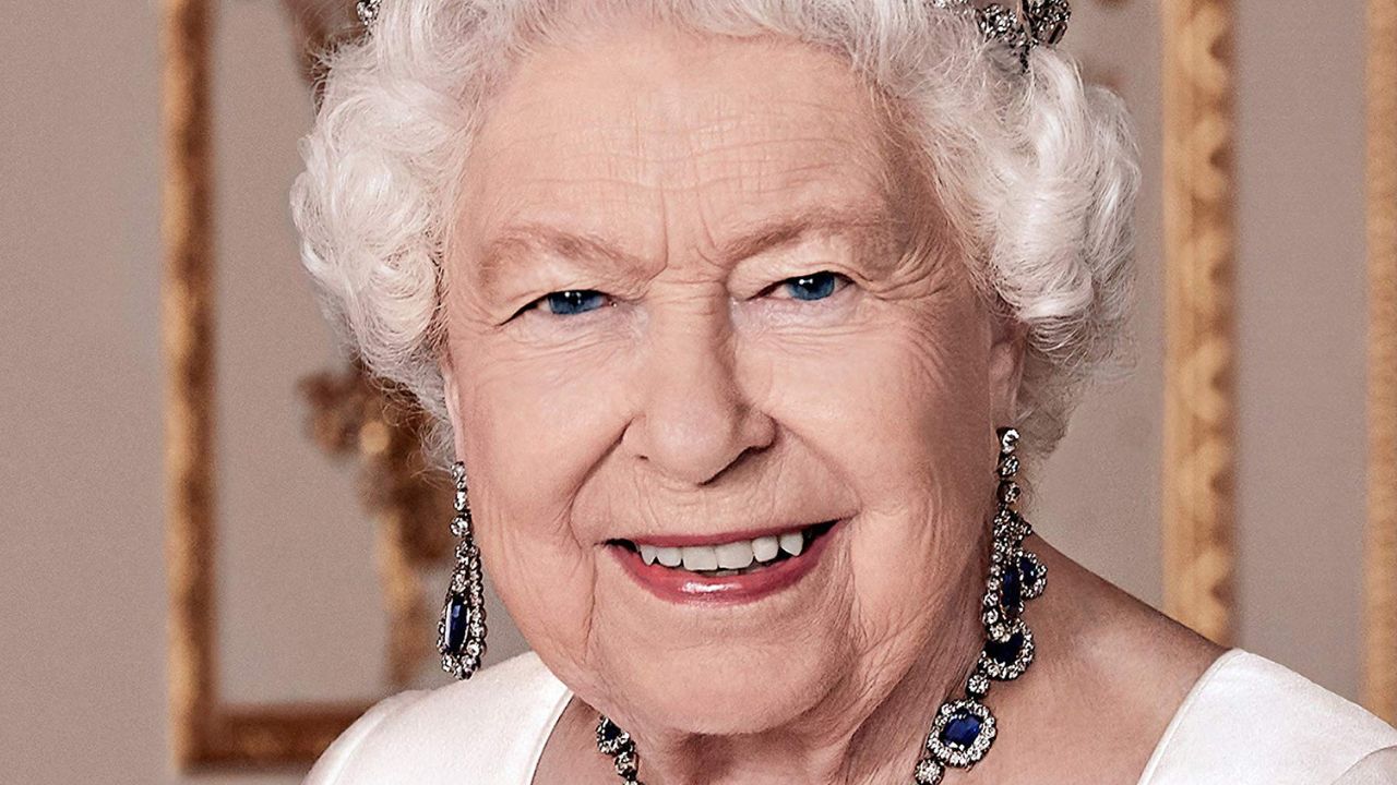 7 obras sobre a vida e o reinado de Rainha Elizabeth II