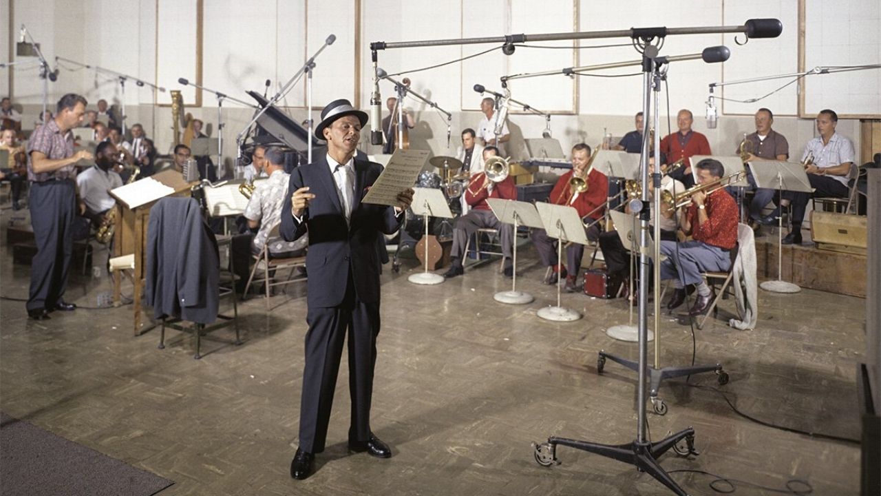 Carreira meteórica e ídolo mundial: 5 biografias sobre Frank Sinatra