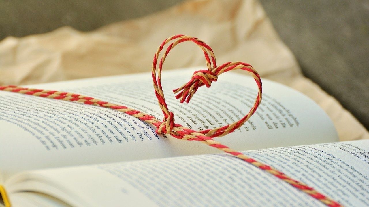 Jornalista lança autobiografia que mescla luto, memória e celebração à vida