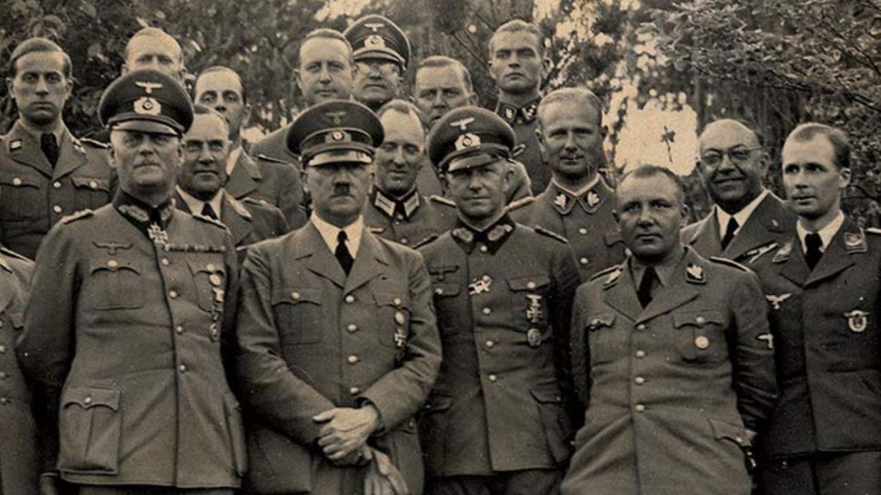 Obra apresenta os controversos personagens da Alemanha nazista
