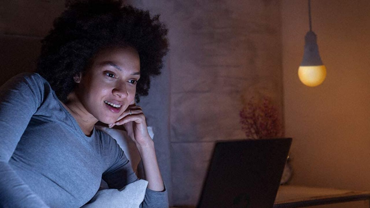 De lareira elétrica a lâmpada de Wi-Fi: 5 itens para ter uma casa inteligente