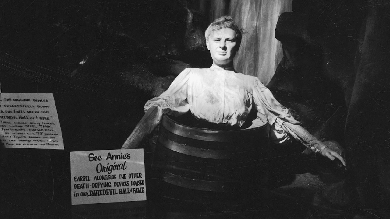 A insana aventura de Annie Taylor, a aposentada que desceu as Cataratas do Niágara em um barril
