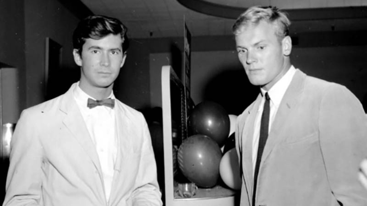 A vida conturbada de Tab Hunter e o relacionamento secreto com Anthony Perkins