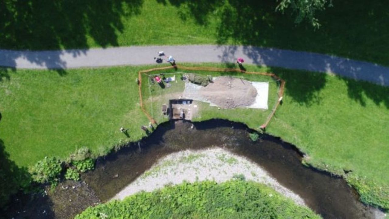 Esqueleto de jovem medieval é encontrado durante caminhada em parque na Irlanda