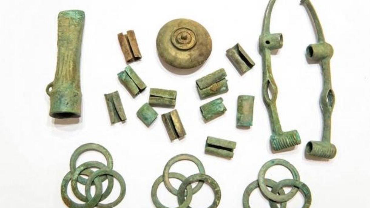 Arqueólogos encontram arreio cita completo de 2.500 anos na Polônia