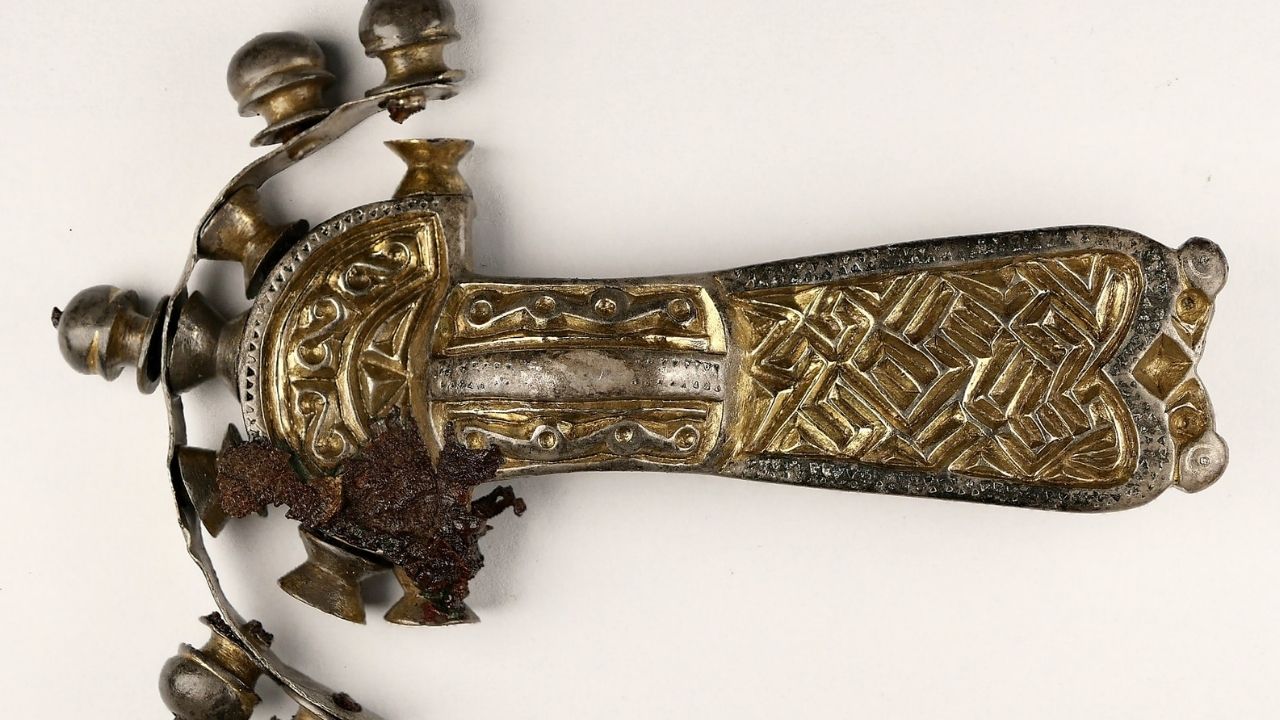 Arqueólogos revelam valioso tesouro encontrado em sepultura do século 5