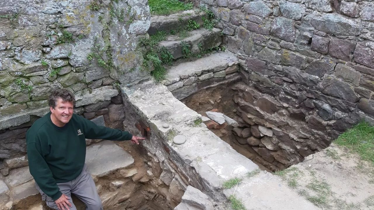 Em imagens: Arqueólogos descobrem bunker nazista em ruínas de forte romano na ilha de Alderney