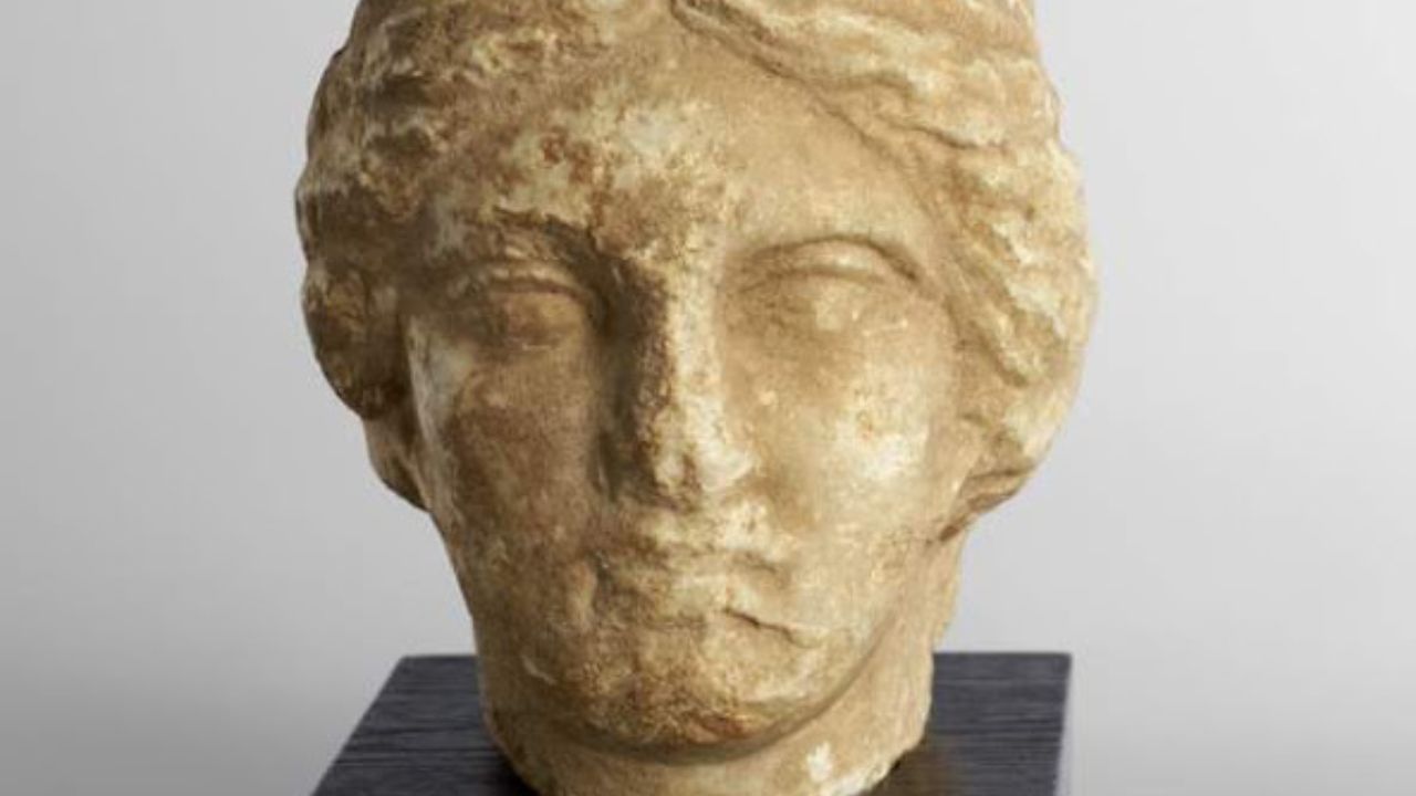 Busto de 2 mil anos confiscado na fronteira da Suíça é devolvido à Líbia