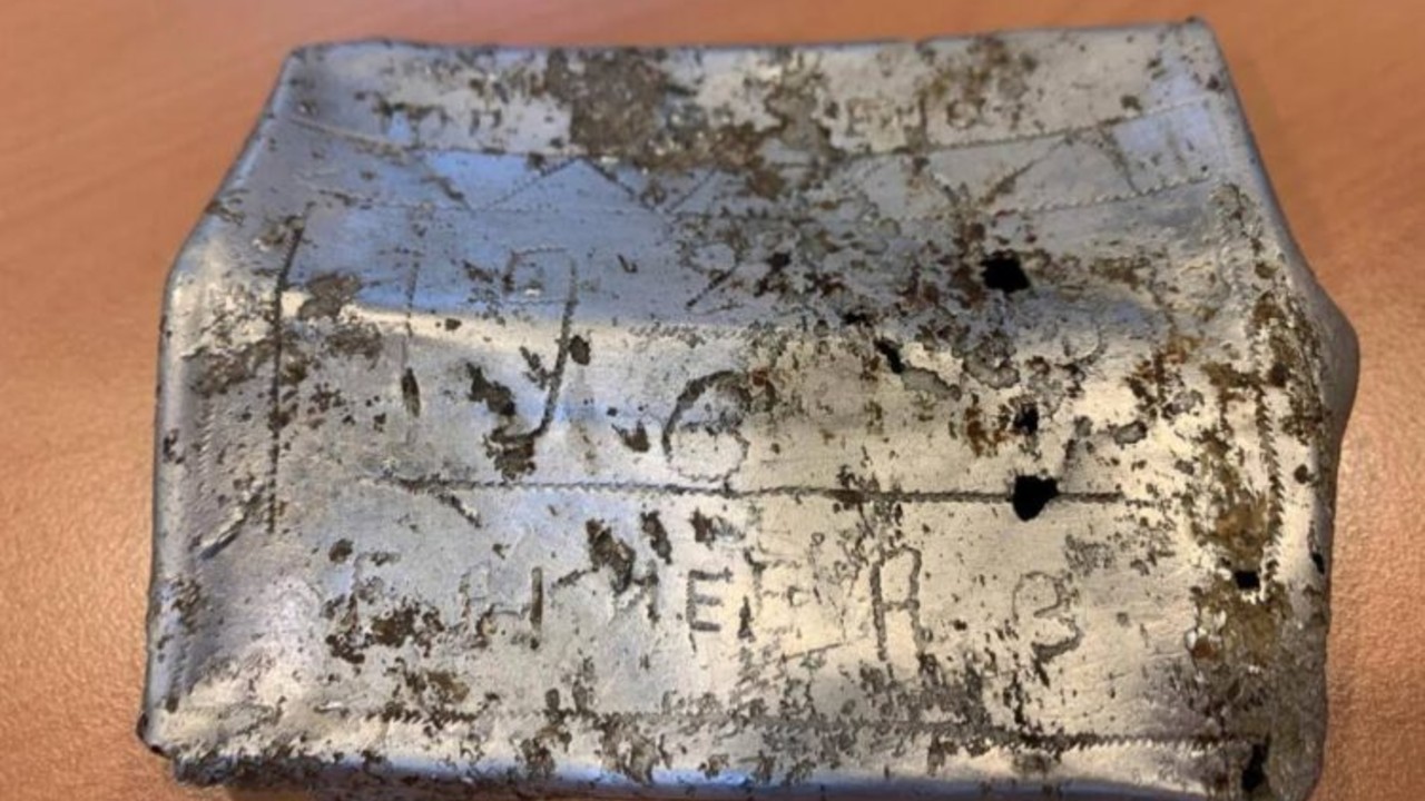 Caixa de cigarro da Segunda Guerra Mundial é encontrada em campo de concentração