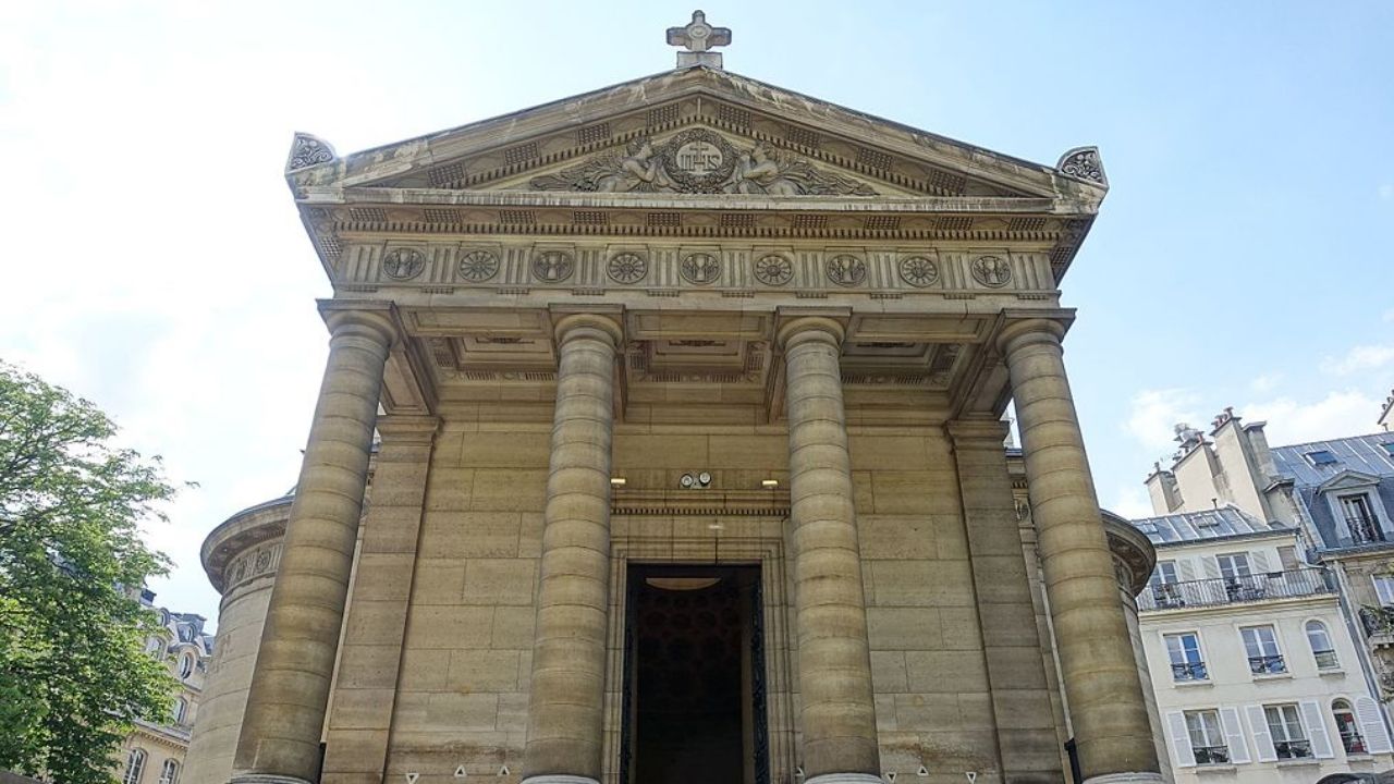 Capela em Paris revela restos de figuras históricas guilhotinadas na Revolução Francesa