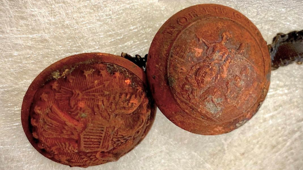Cápsula do tempo de 126 anos é encontrada sob monumento nos Estados Unidos
