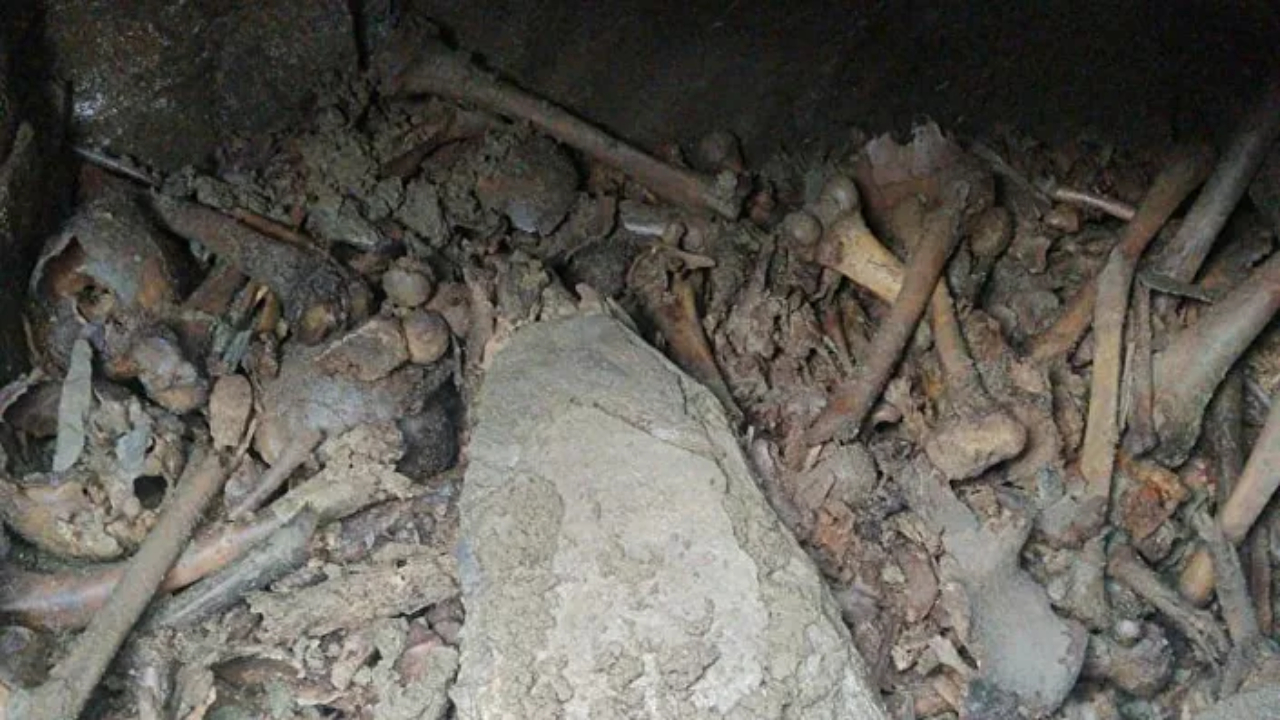 Morador russo descobre catacumbas medievais com restos humanos em sua casa