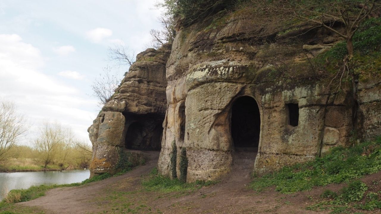Caverna de um rei eremita: Relembre a descoberta feita na Inglaterra