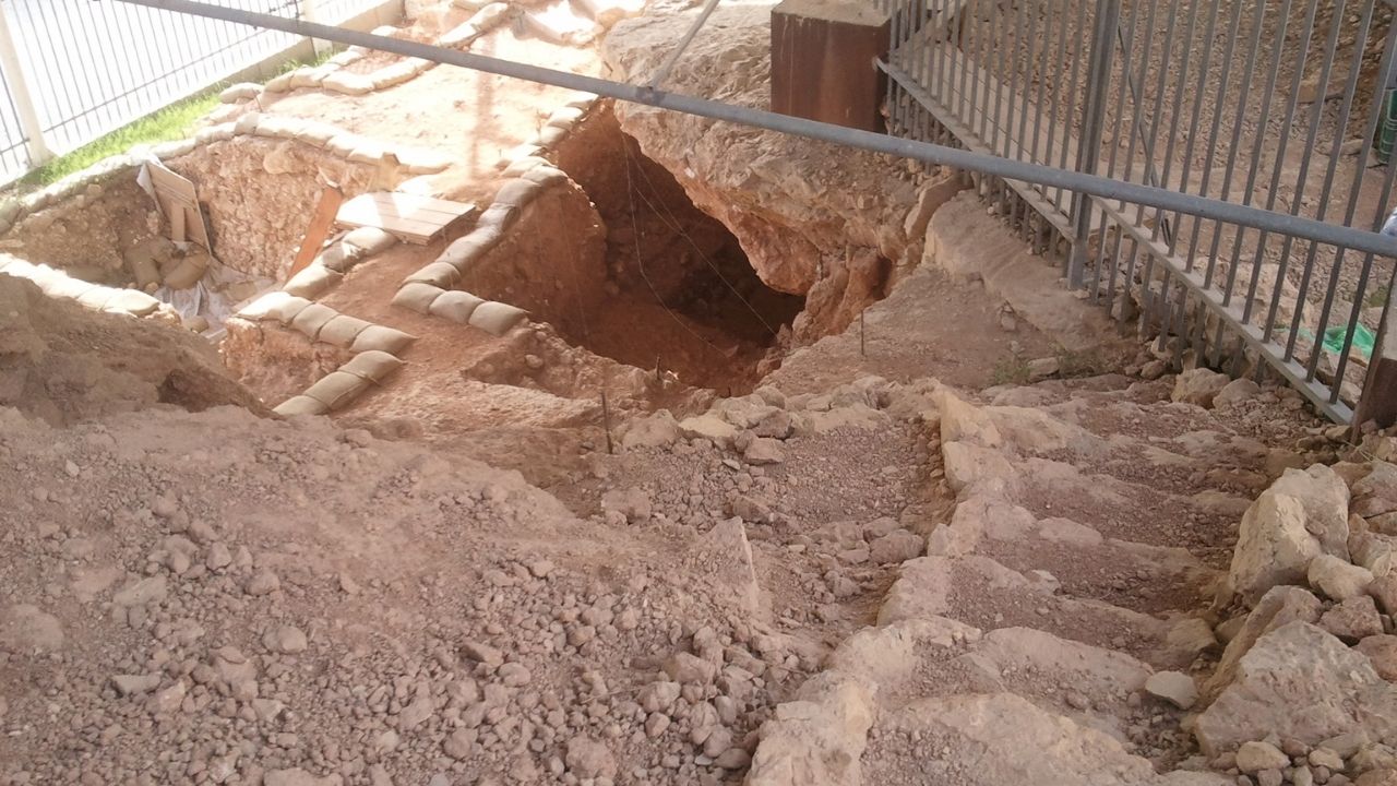 Grupos humanos já usavam fogo para criar ferramentas há 300 mil anos, diz estudo