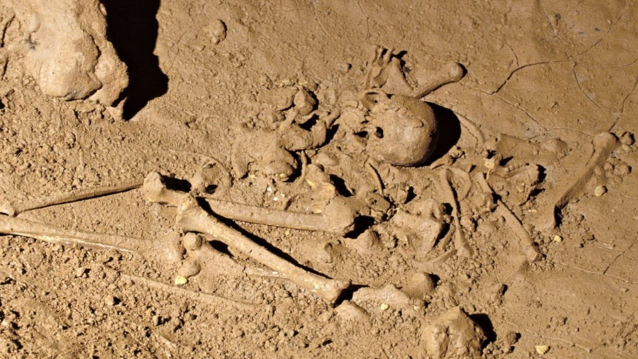 Ossos de 25 mil anos revelam práticas funerárias peculiares