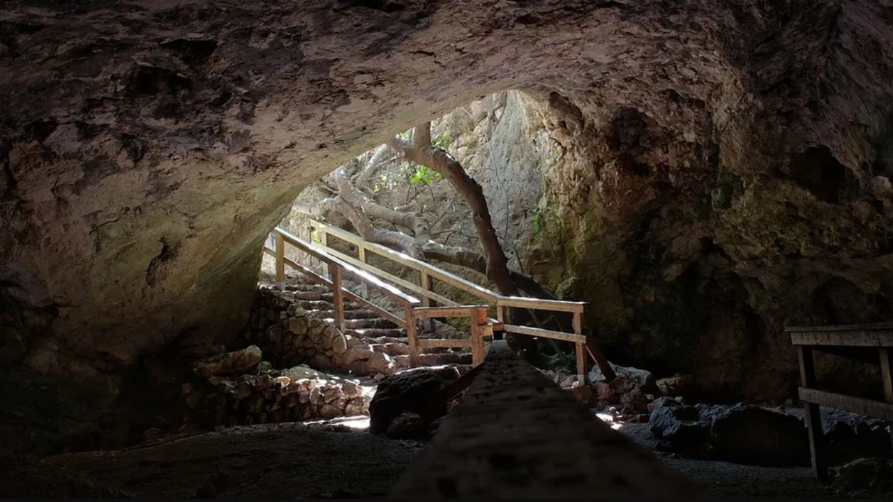 Os possíveis indícios de necromancia em caverna da era romana