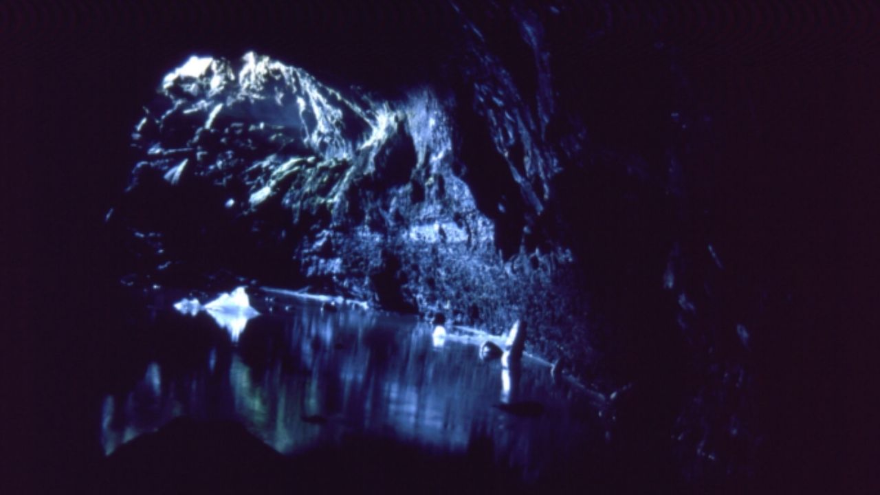 A peculiar caverna do apocalipse dos vikings