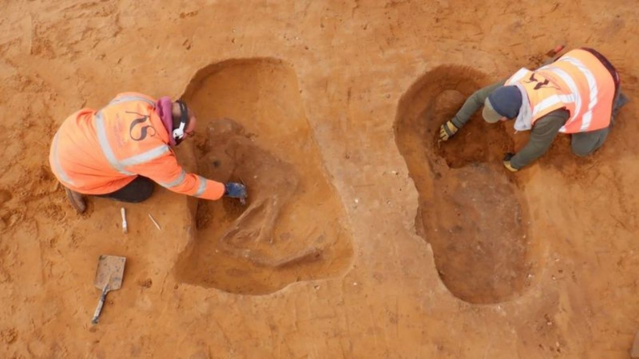 Arqueólogos descobrem cemitério anglo-saxão do século 6 na Inglaterra