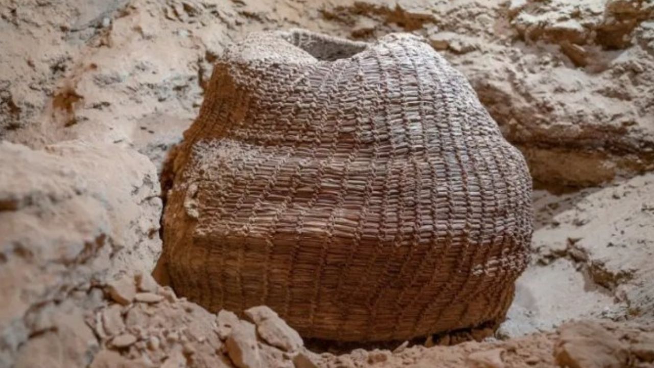 Arqueólogos encontram misteriosa cesta de 10.500 anos em caverna em Israel