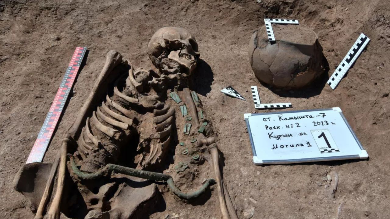 Túmulo de condutor de carruagens de 3 mil anos é descoberto na Sibéria