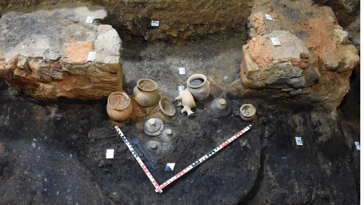 Casa medieval revela cozinha de 600 anos na República Tcheca