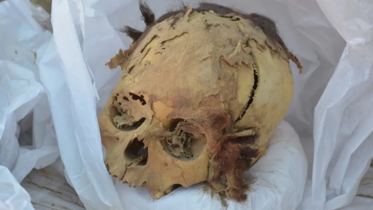 No Peru, múmia de pré-adolescente morto há 800 anos é descoberta em complexo