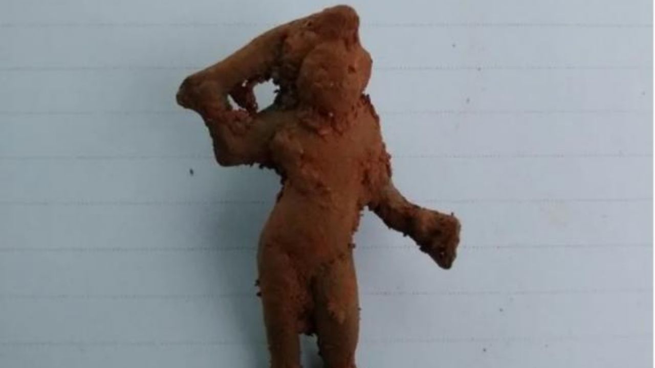 Estatueta romana de Cupido de 2 mil anos é desenterrada na Inglaterra