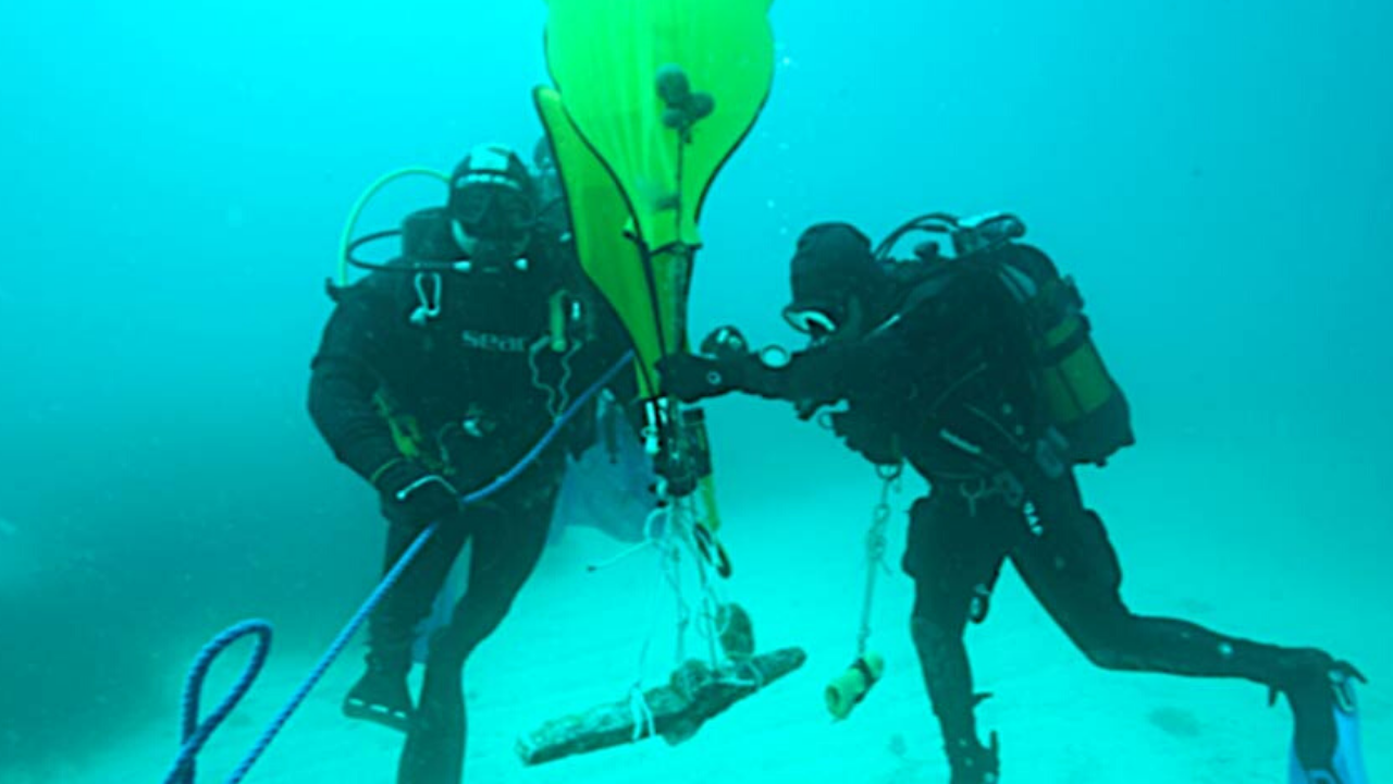 Âncora de 2,3 mil anos, dedicada à deusa Afrodite, é resgatada no fundo do mar Mediterrâneo