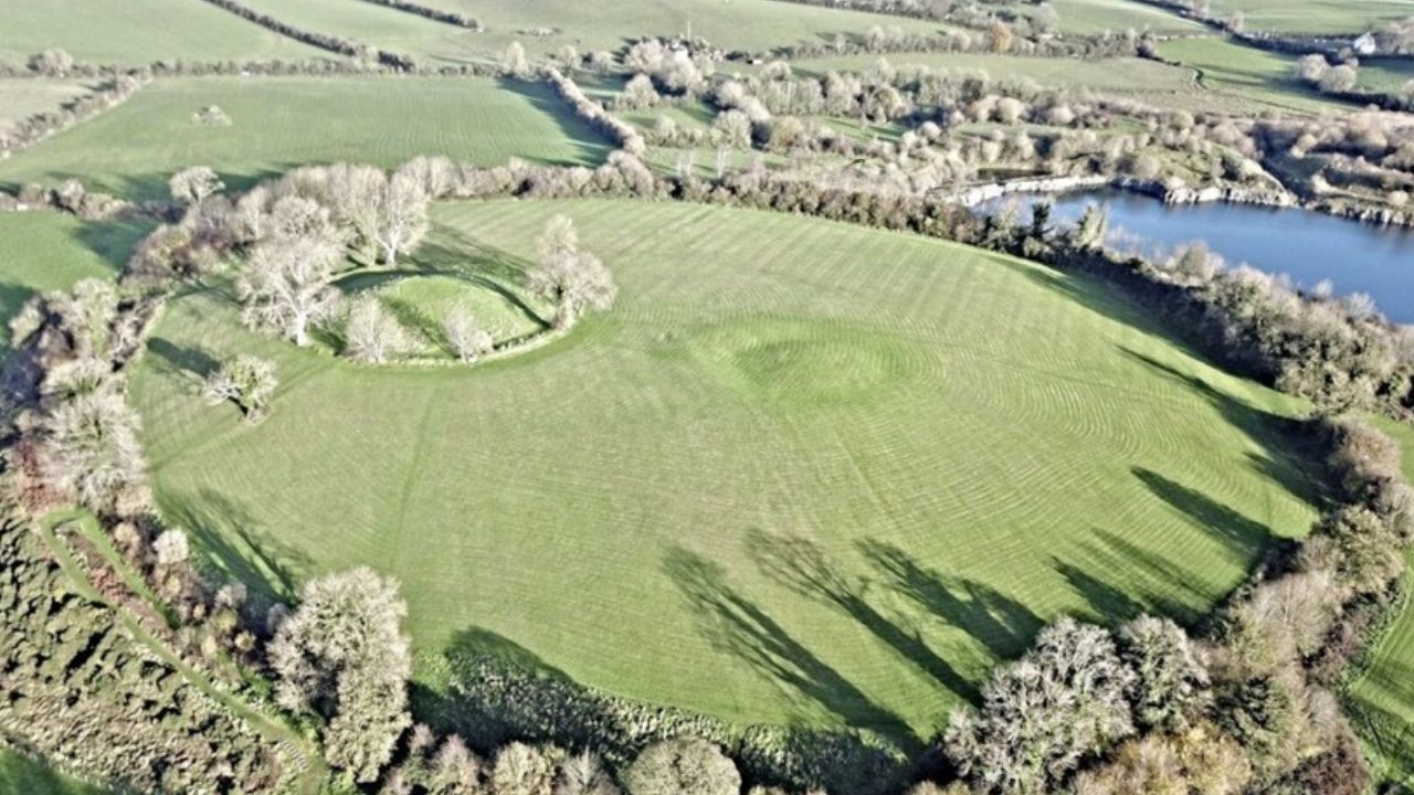 Arqueólogos encontram evidências de grandes templos da Idade do Ferro, na Irlanda