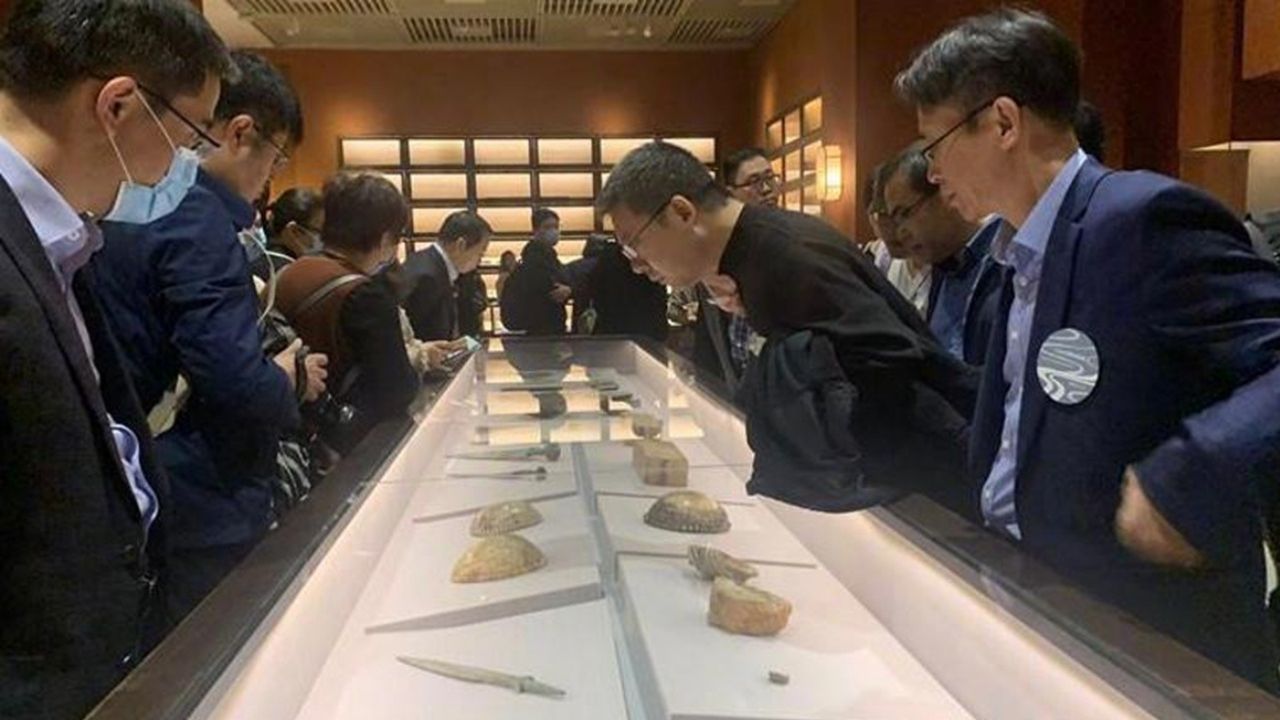 Devolvidos pelos EUA, 319 artefatos chineses ganham exposição