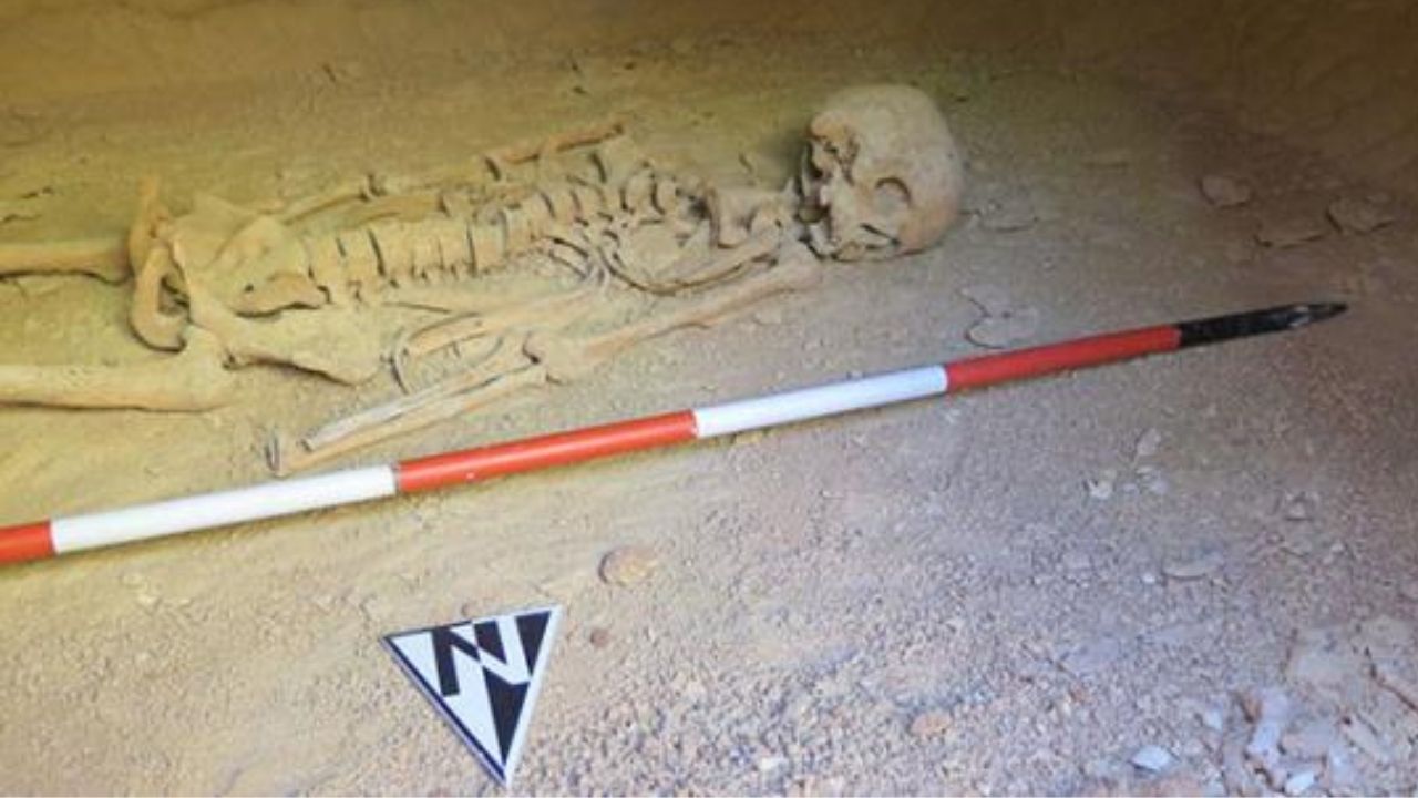 Imagens: Em Malta, tumba é encontrada com esqueleto e cerâmicas