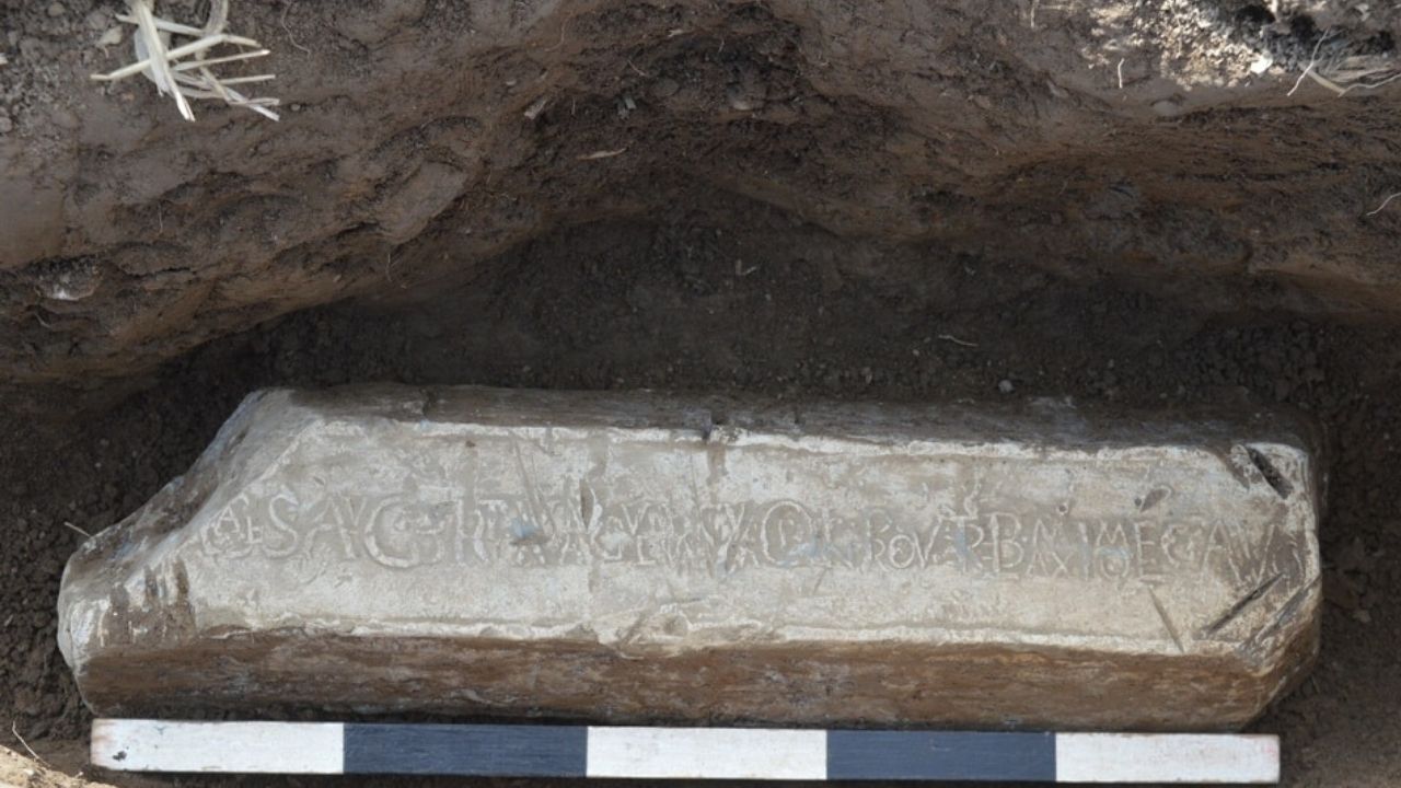 Detector de metal revela raro item do Império Romano