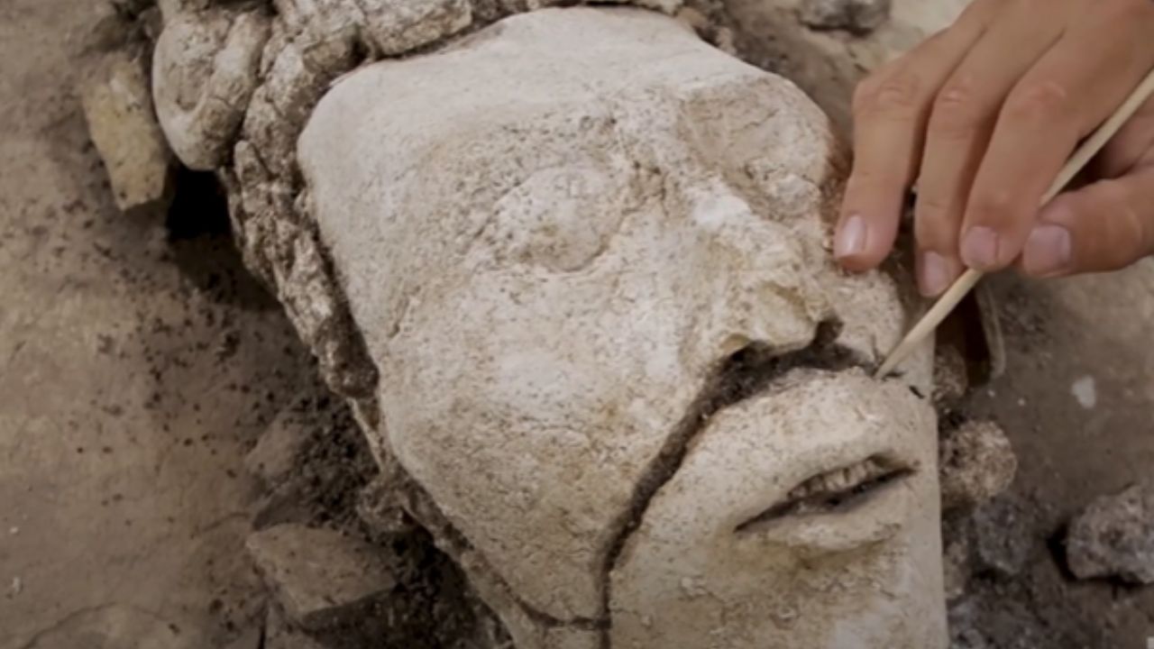 ‘Cabeça’ maia esculpida de deus do milho é descoberta no México