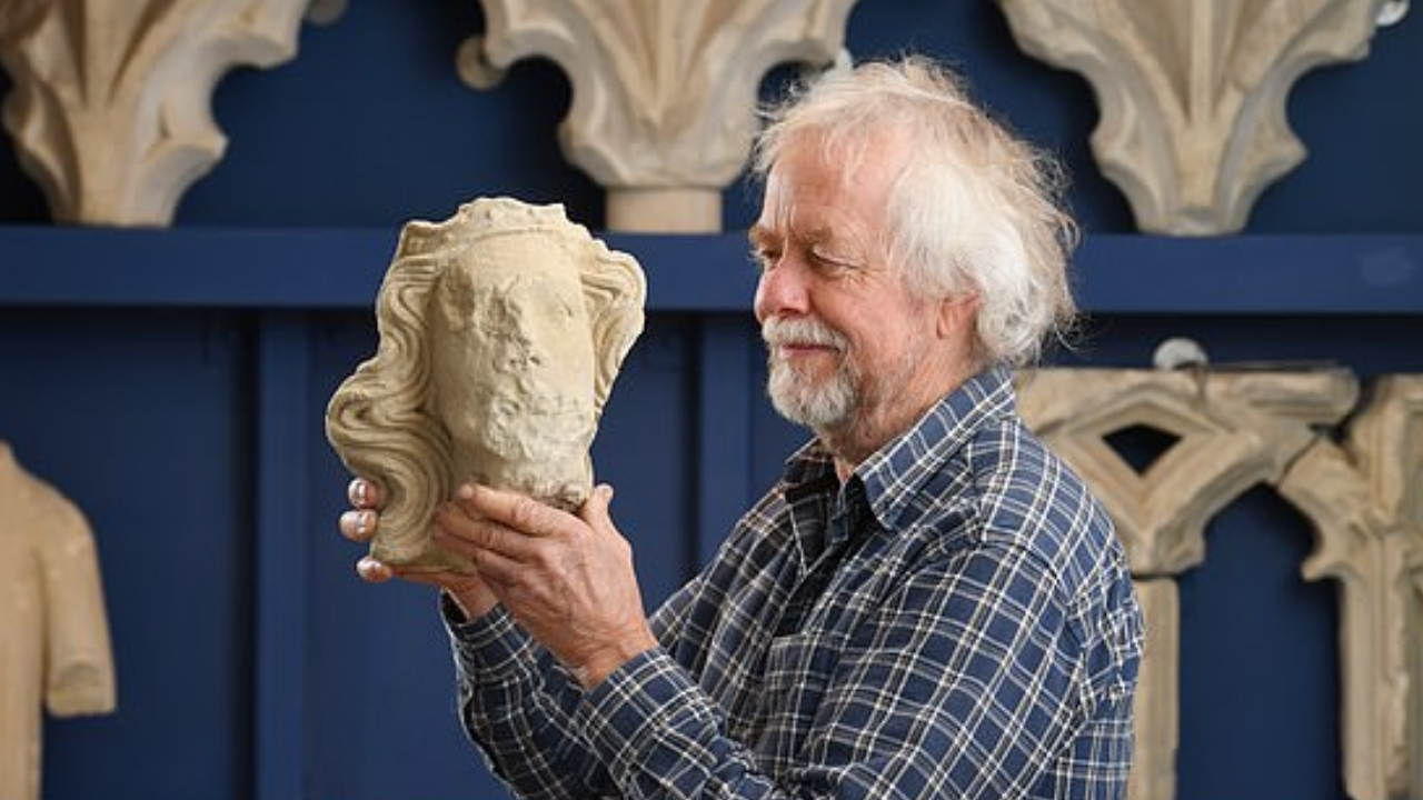 Fragmento de escultura de 680 anos é encontrado na Inglaterra