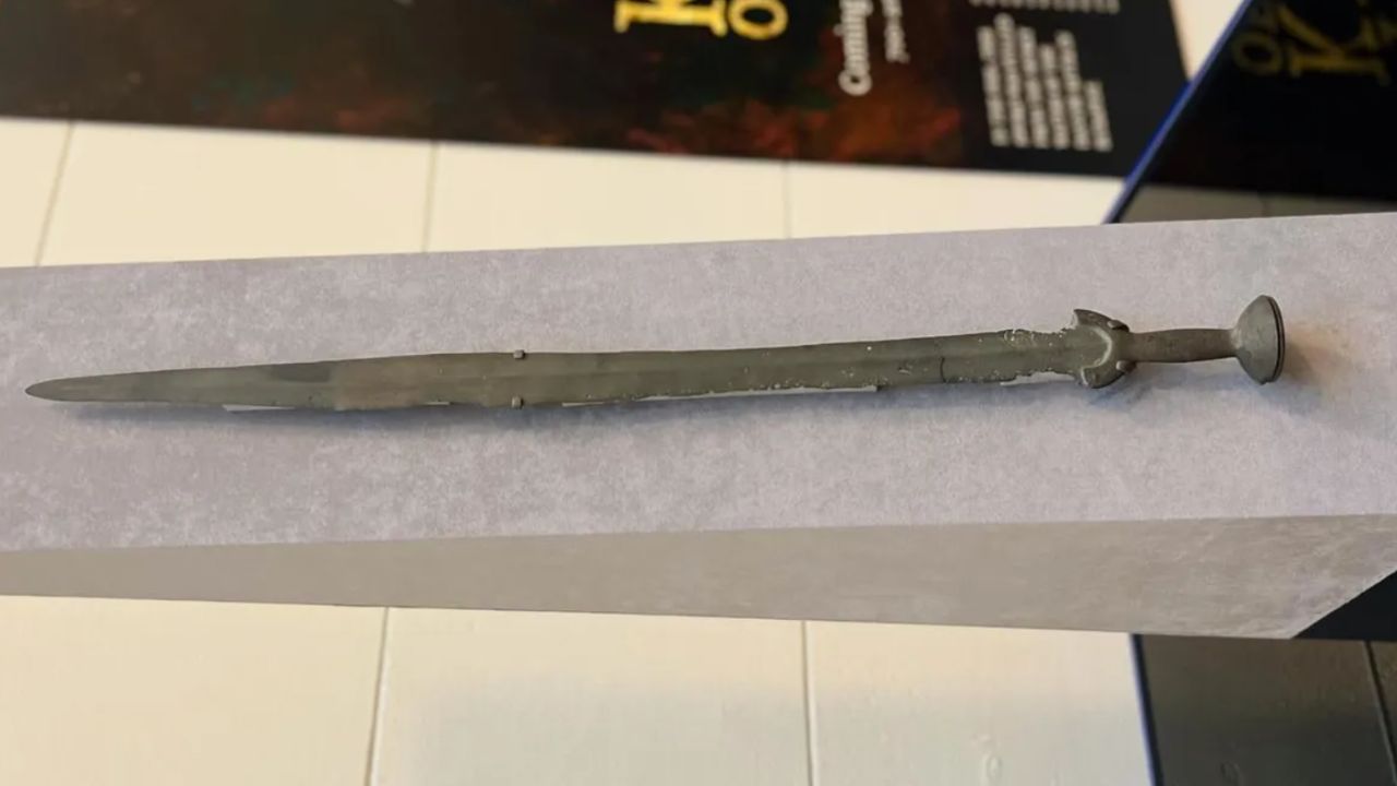 O que se sabe sobre a espada de 3 mil anos confundida com réplica