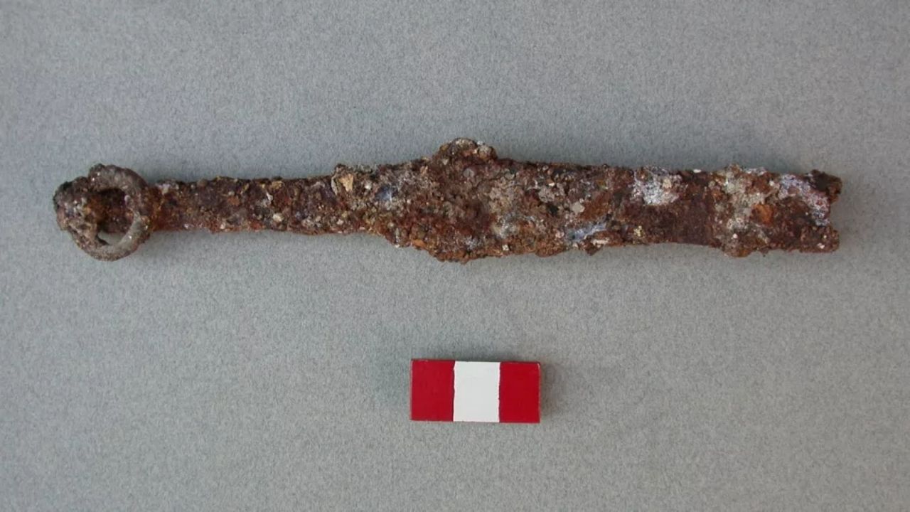 Escavação em fortaleza medieval revela raras espadas bizantinas